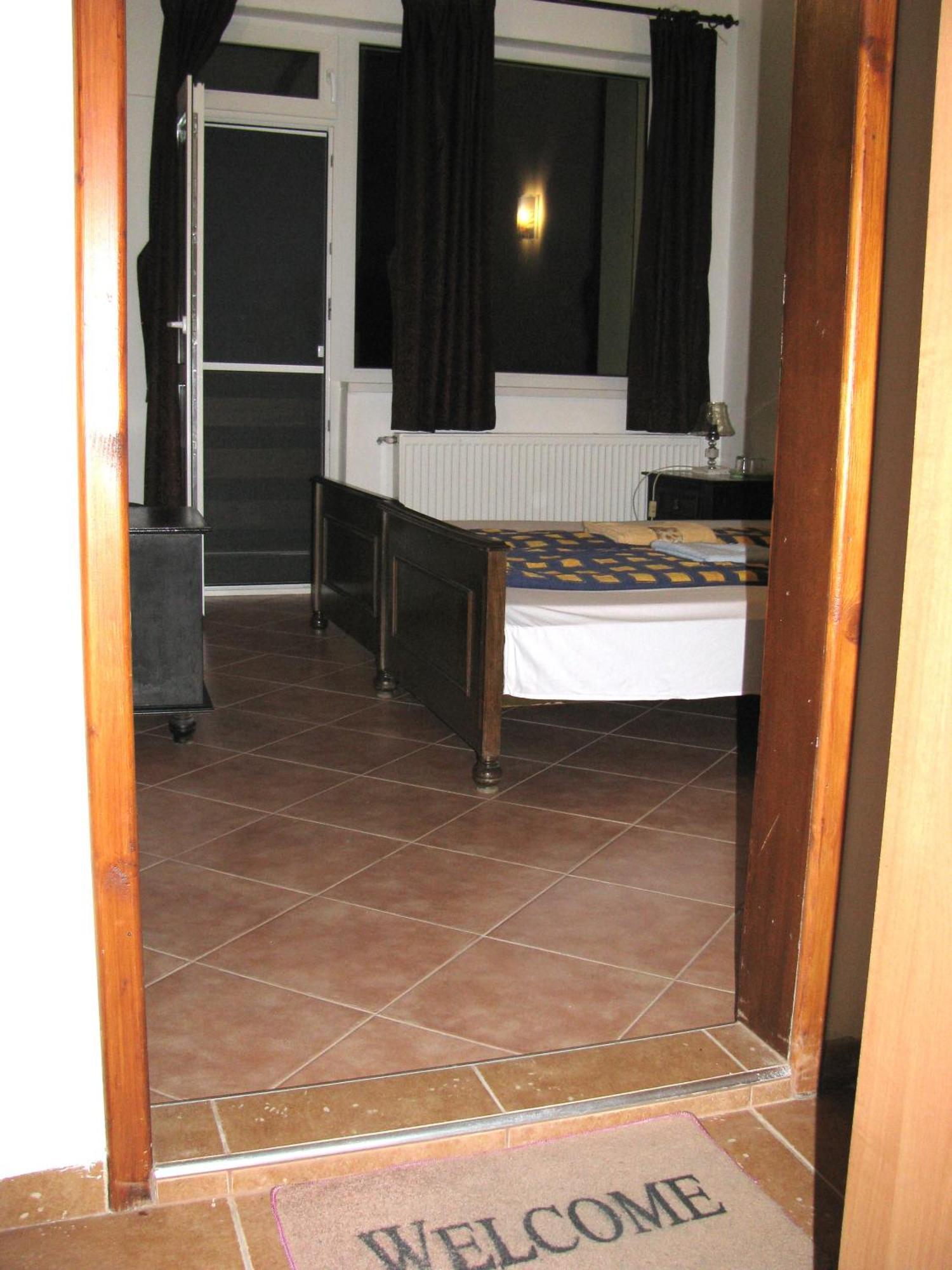 Guest House Familia Samovodene ภายนอก รูปภาพ