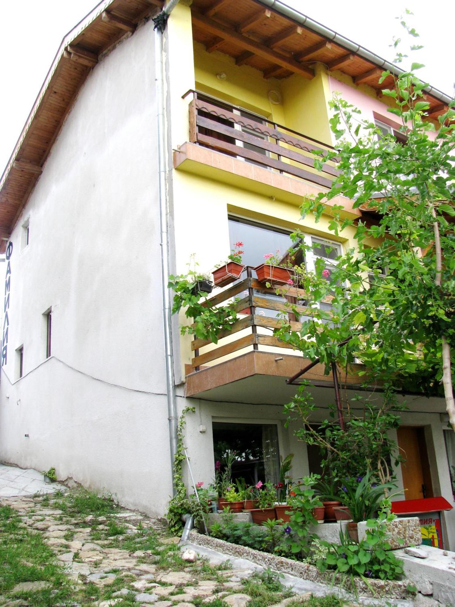Guest House Familia Samovodene ภายนอก รูปภาพ