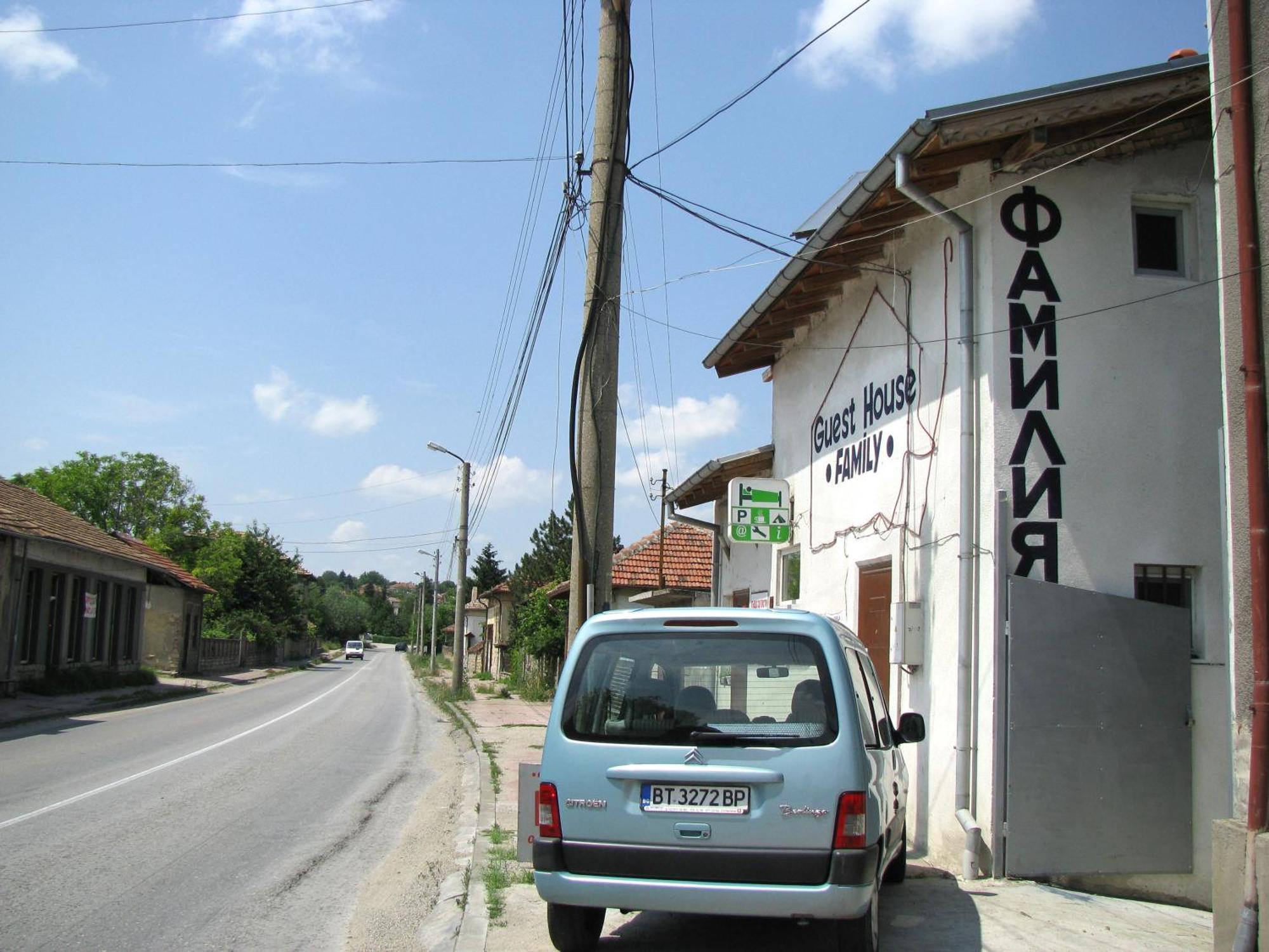 Guest House Familia Samovodene ภายนอก รูปภาพ