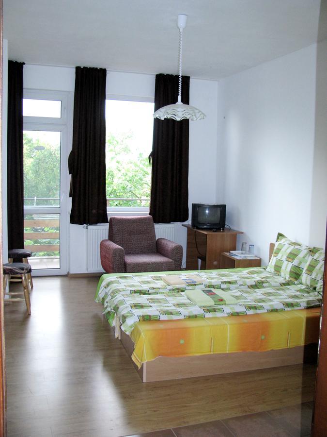 Guest House Familia Samovodene ภายนอก รูปภาพ