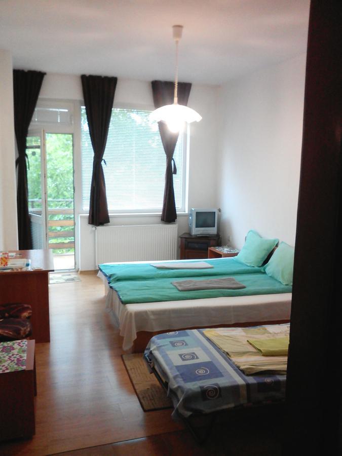 Guest House Familia Samovodene ภายนอก รูปภาพ
